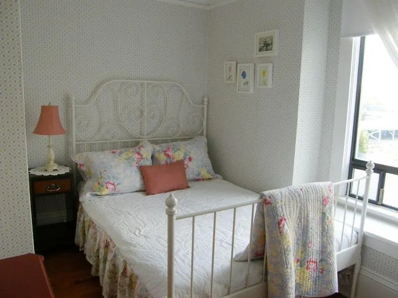 Fisher House Victoria Bed And Breakfast Canadá