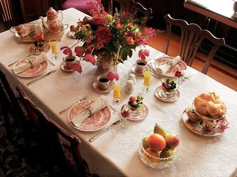Fisher House Victoria Bed And Breakfast Canada