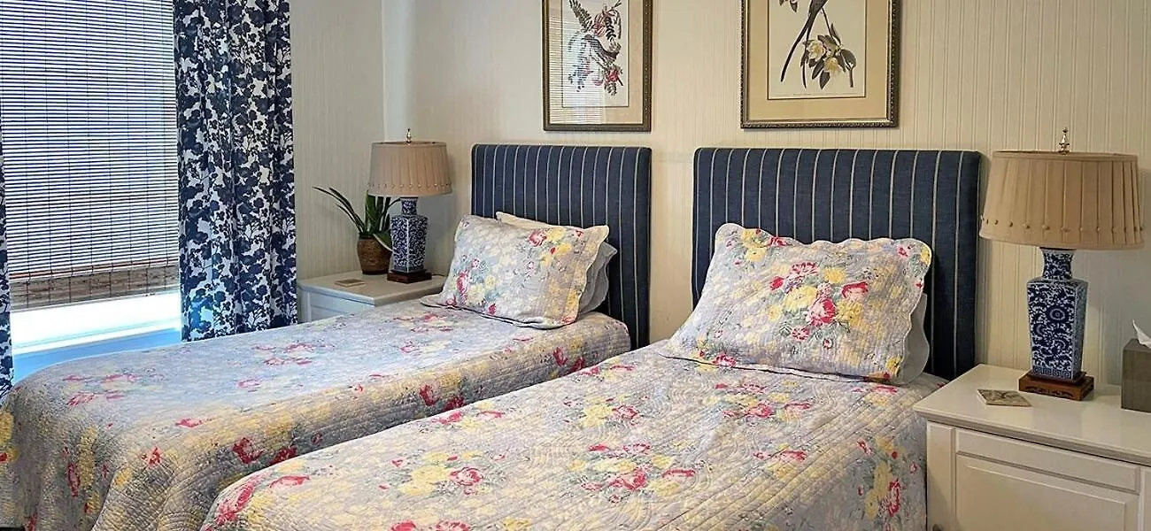 Bed & Breakfast Fisher House Victoria Bed And Breakfast