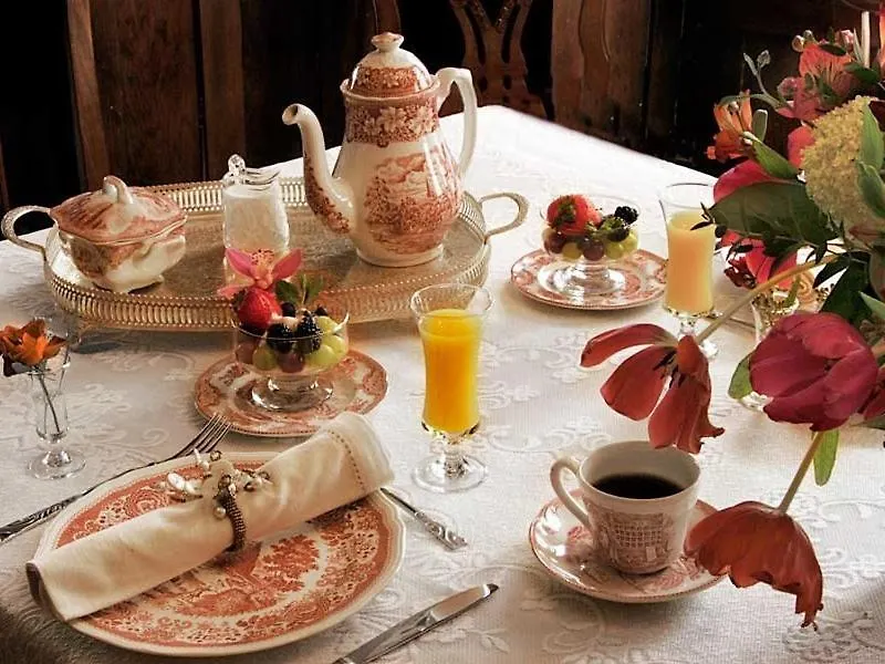 Fisher House Victoria Bed And Breakfast