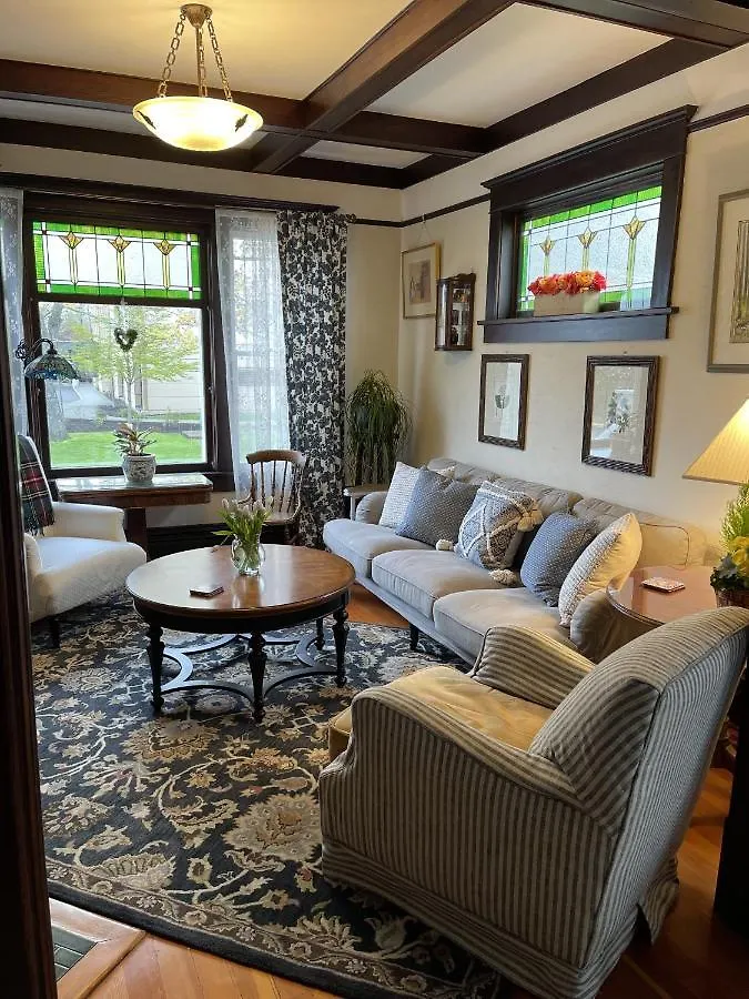 Fisher House Victoria Bed And Breakfast Kanada